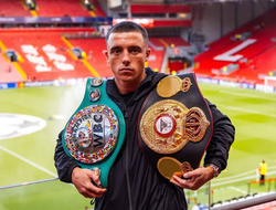 фото - Рефери должен был дисквалифицировать Болла? Мнения Хирна и Уоррена