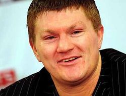 фото - Рикки Хэттон: «Головкин должен подняться в весе и драться с Уордом»