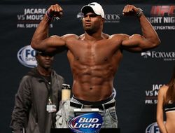 фото - Алистар Оверим узнал имя следующего соперника в UFC