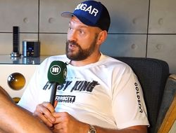 фото - Фьюри о подготовке к Нганну: «Встаю, выпиваю 15 бутылок пива и иду спать»