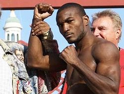 фото - Артур Бетербиев может подраться с Тэйворисом Клаудом