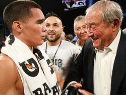 фото - Боб Арум уже придумал, кто будет драться за титул Ломаченко в 59 кг — СМИ