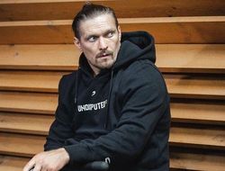 фото - Усик и Джойс скучают друг по другу и мило общаются фотожабами: Марс, бокс, SpaceX