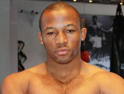 фото - (Результаты + Видео) Тхабисо Мчуну неожиданно огорчил Эдди Чемберса