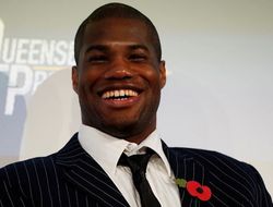 фото - Дюбуа в недоумении, зачем Фудзимото привёл на прессер мужика-панду