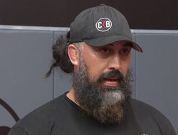 фото - Тренер Адесаньи раскритиковал поведение Нурмагомедова и Махачева