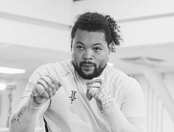 фото - Джо Джойс против китайского гиганта в апреле, есть дата — СМИ