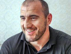 фото - Дебют Меджидова в профи: побывал на пятой точке, но победил досрочно