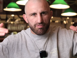 фото - Волкановски назвал победителя боя Дю Плесси-Адесанья. Но у него так себе аргументы