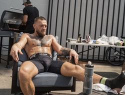 фото - Конор Макгрегор привёл доказательства: он травмировал ногу до боя с Порье