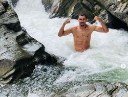 фото - Головкин на встрече с фанами, Постол в Карпатах, Лебедев поёт и танцует — соцсети