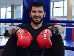 фото - Артур Бетербиев двояко высказался о бое Мейвезер-Пол