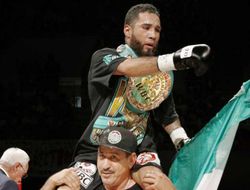 фото - Луис Нери нанёс дебютное досрочное поражение Ренсону Роблесу