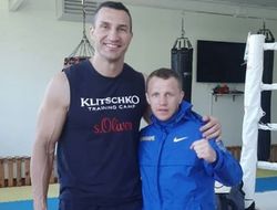 фото - Усик в гостях у первого тренера, Кличко в Конча-Заспе, Хабиб в Лондоне — соцсети