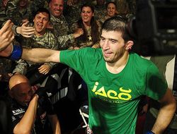 фото - UFC Fight Night 31: Рустам Хабилов победил Хорхе Масвидала