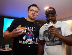 фото - Усик не вошёл в топ-5 хэвивейта по версии Чисоры. Тому есть объяснение