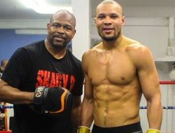 фото - «Прямо сейчас хотим бой с Головкиным!» Рой Джонс верит в Криса Юбэнка