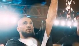 Кадр дня: Александр Усик после спарринга со звездой ММА