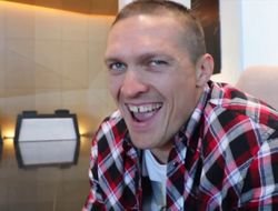 фото - Усик уже с титулом WBO и «это вам не крузервейт!» — забавное видео