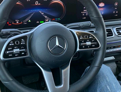 фото - Хабиб и Джонс бьются за лидера P4P, Кроуфорд купил себе подарок, Бивол тренируется на пляже — соцсети