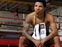 фото - Мэйуэзер не даст Василию Ломаченко объединить пояса с «зелёным» Дэвисом