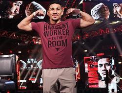 фото - Воспоминания Кроллы о Ломаченко, Хэйни предлагает поставить на него дом, бицуха Теофимо за 3 дня до боя — соцсети 