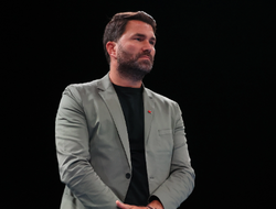 фото - Бетербиев не сможет драться с Биволом до середины 2023 года — промоутер