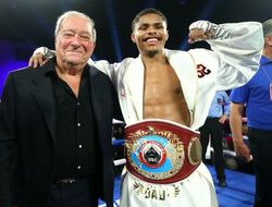 фото - Уоррингтон-Стивенсон: Арум планирует объединительный бой в Британии