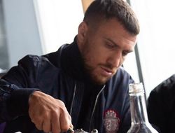 фото - Ломаченко не желает боксировать с Кроллой, зато не против заработать с Эдди Херном