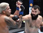 UFC. Андрей Орловский победил Карлоса Фелипе — видео