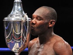 фото - Маккензи отказался от субботнего боя с Хуком из-за болезни