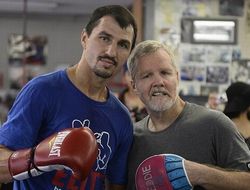 фото - Виктор Постол перебоксирует панчера Рамиреса — прогноз Фредди Роуча