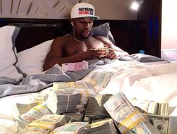 фото - Флойд Мэйуэзер купил самые дорогие часы в мире: они стоят $18 миллионов