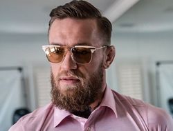 фото - Нет Макгрегору покоя: Конор пришёл в паб и дал по лицу какому-то мужику — Irish Mirror