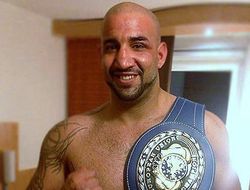 фото - Тепер будет драться с Росси, несмотря на дисквалификацию