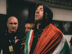 фото - Официально! Дю Плесси даст бой Чимаеву. Уайт назвал дату