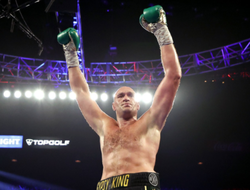 фото - Официально. Тайсон Фьюри перенёс возвращение на следующий год — заявление чемпиона