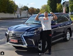 фото - Новое авто Усика, мотиваторы Кроуфорда, художественная классика с Хабибом и Конором — соцсети