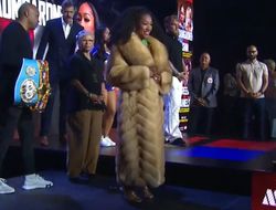 фото - Баумгарднер эффектно появилась на процедуре взвешивания: результаты и видео