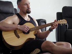 фото - Паркер записал очередной чумовой ролик. Ему немного помог популярный певец: видео