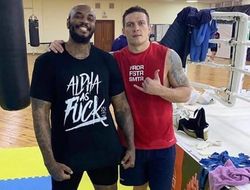 фото - Тренер Уайлдера: «Верю, что только Деонтей может побить Усика»
