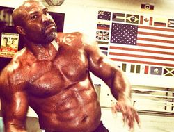 фото - Вечер бокса в Грозном: Окендо отказался от боя с Чагаевым. В Чечню летит Бриггс?