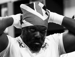 фото - Чисора угощал Пулева бургером, а потом запрыгнул на велик: видео