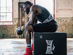 фото - Шелестюк продолжает идти за мечтой, Беринчик бьёт мешок, постер боя Стивенсон–Гвоздик — соцсети