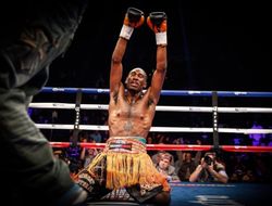 фото - Роберт Истер нацелен на объединительный бой с Майки Гарсией