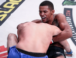 Стотс спорно выиграл у Сабателло, Микс задушил Магомедова. Результаты Bellator 289