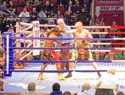 фото - Топ-проспект Уолш нокаутировал Такера: видео