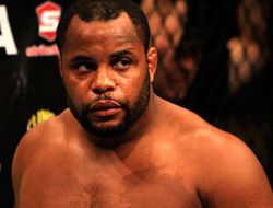 фото - (ММА + Видео) Strikeforce: Даниэль Кормье забил Диона Старинга в партере