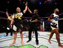 фото - UFC: Тейшейра быстро «вырубил» Эванса