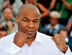 фото - Майк Тайсон не уверен в победе Мэйуэзера над Альваресом